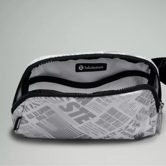 2 Everywhere belt bag Manifesto Print red/white and black/white - Picture 10 of 15